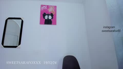 Snapshot of sweetsarafoxxx chatting on December 20, 3:10 pm Sara Sofia Libra online show from December 20, 3:10 pm