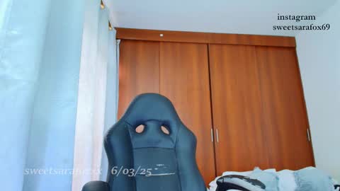 Snapshot of sweetsarafoxxx chatting on March 6, 8:16 pm Sara Sofia Libra online show from March 6, 8:16 pm