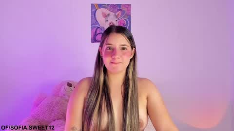 Snapshot of sweetsofi_12 chatting on May 28, 10:40 pm Sofia sweet online show from May 28, 10:40 pm