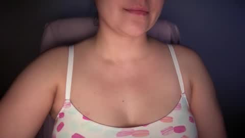 Snapshot of sweetssmashed chatting on April 30, 1:23 am sweetssmashed online show from April 30, 1:23 am
