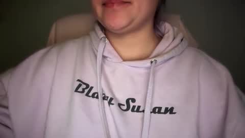 Snapshot of sweetssmashed chatting on May 15, 8:27 pm sweetssmashed online show from May 15, 8:27 pm