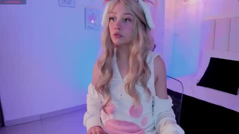 sweett_fire online show from March 24, 6:35 pm