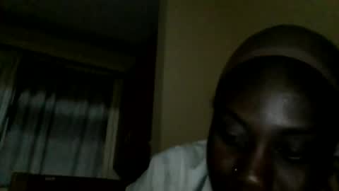 Snapshot of sweett_red chatting on May 24, 6:24 pm sweett_red online show from May 24, 6:24 pm