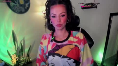 Snapshot of sweettianna chatting on February 1, 2:54 am shamanta Independent modelHelp me reach 100 thumbs up online show from February 1, 2:54 am