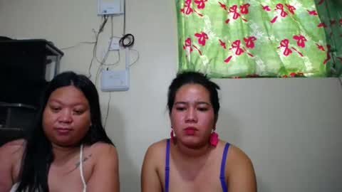 mia and luna online show from May 23, 2:06 am