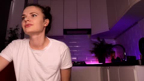 Snapshot of sweettpussysex chatting on February 13, 11:17 am Mari ista mari etta18 online show from February 13, 11:17 am