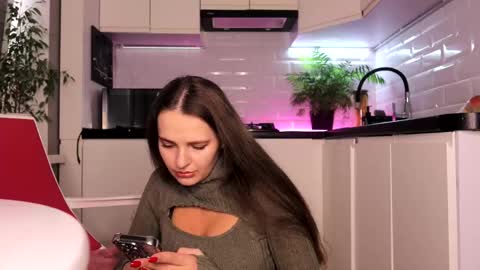 Snapshot of sweettpussysex chatting on February 25, 1:39 pm Mari ista mari etta18 online show from February 25, 1:39 pm