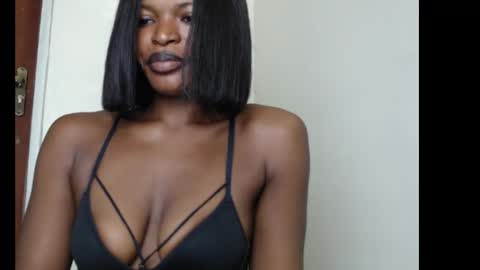 Snapshot of sweetxxboobsx chatting on October 14, 8:15 am sweetxxboobsx online show from October 14, 8:15 am