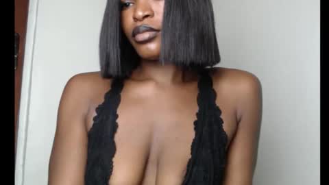Snapshot of sweetxxboobsx chatting on October 17, 8:17 am sweetxxboobsx online show from October 17, 8:17 am