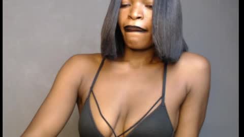 sweetxxboobsx online show from April 1, 8:37 am