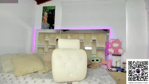 Snapshot of sweety_honeey chatting on March 6, 6:48 pm independent model online show from March 6, 6:48 pm