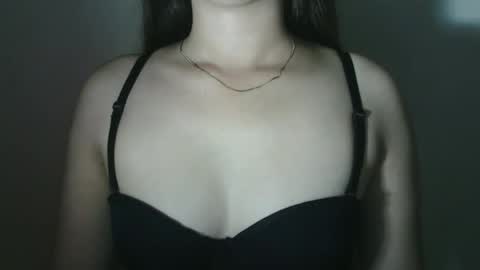Snapshot of sweety_princess15 chatting on October 28, 3:25 pm sweety_princess15 online show from October 28, 3:25 pm