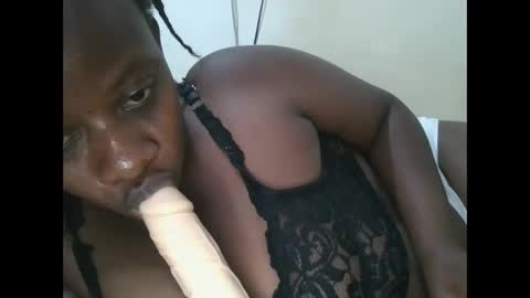 sweetyass25 online show from September 13, 5:35 pm