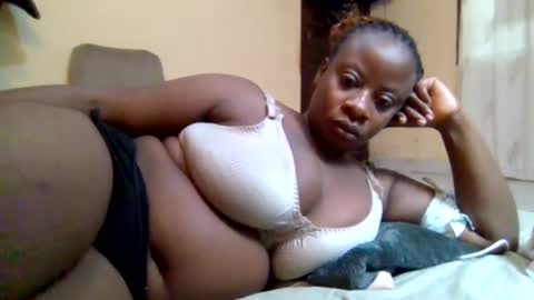 Snapshot of sweetyass25 chatting on July 4, 6:52 am sweetyass25 online show from July 4, 6:52 am