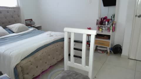 yaya online show from September 18, 2:52 pm