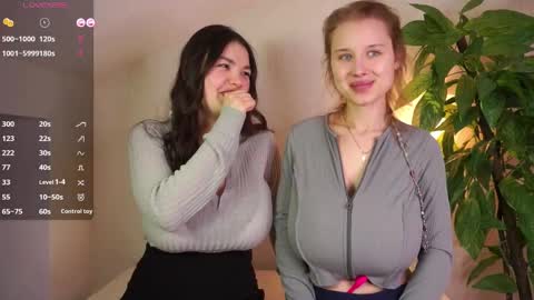 Snapshot of sweetyoops chatting on April 22, 6:16 am Astrid online show from April 22, 6:16 am