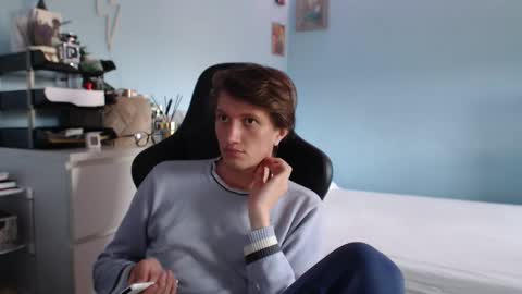 Cat online show from April 15, 2:35 pm