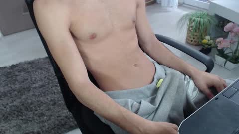 SwetLittleBoy4u online show from September 13, 10:15 am