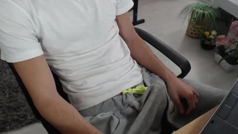 SwetLittleBoy4u online show from September 26, 9:46 am