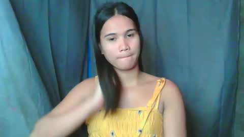 Snapshot of swettie_rhea chatting on April 24, 2:41 pm Rhea online show from April 24, 2:41 pm