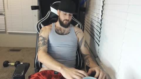 swoozy_ online show from December 3, 2:08 am