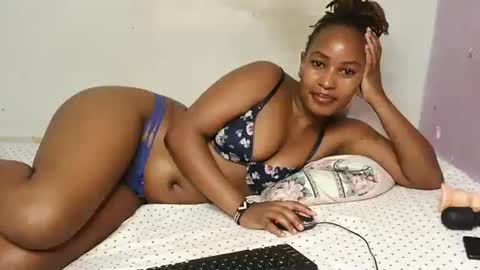 Snapshot of swt_bby chatting on May 2, 10:20 am swt_bby online show from May 2, 10:20 am