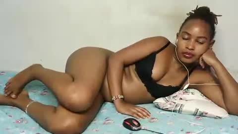 Snapshot of swt_bby chatting on May 3, 10:49 pm swt_bby online show from May 3, 10:49 pm