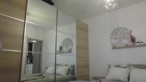 syl092 online show from December 12, 6:10 pm