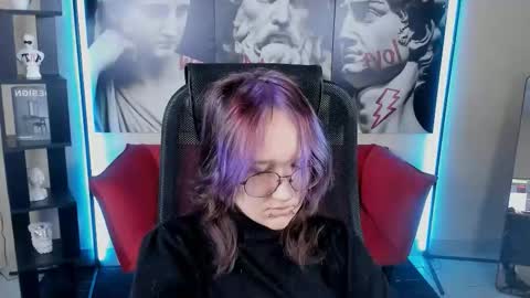 syllviareed online show from December 20, 7:37 am