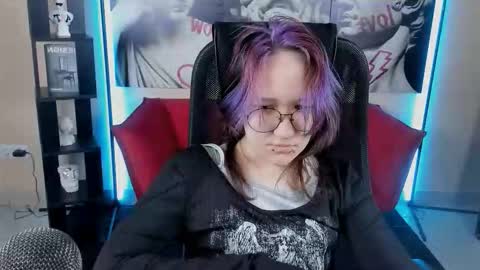 syllviareed online show from December 22, 7:16 am