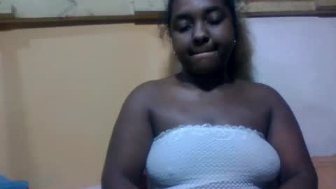 Snapshot of sylvi_ni chatting on July 21, 11:01 am NinaDream online show from July 21, 11:01 am