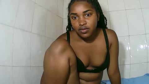 sylviasexy27 online show from February 18, 12:15 am