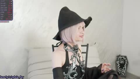 Sylvie online show from October 3, 9:12 pm