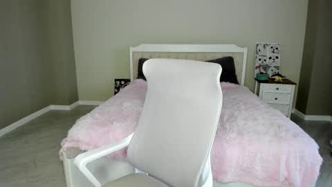 Mila online show from November 7, 8:47 am