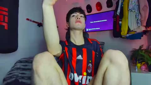 Snapshot of t0n3r chatting on November 16, 5:13 am TONER online show from November 16, 5:13 am