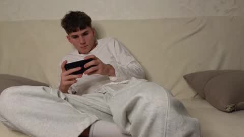 Alex online show from December 3, 3:32 pm