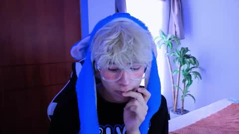 taichi online show from November 15, 6:15 pm