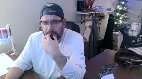 TaintNuzzler online show from December 2, 3:15 am