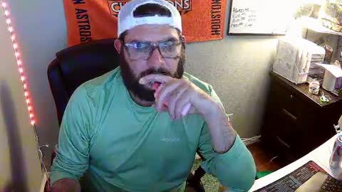 TaintNuzzler online show from September 28, 8:20 am