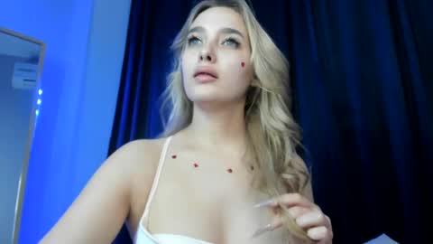 Snapshot of taisia_hot chatting on July 10, 11:46 am Taisia online show from July 10, 11:46 am