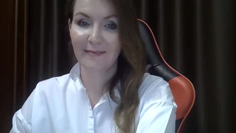 taisialucky77 online show from October 27, 6:45 pm