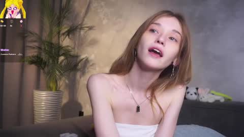 Mia online show from April 4, 1:15 am