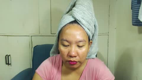 Snapshot of takemetoheavenbaby chatting on December 13, 5:38 am anne online show from December 13, 5:38 am