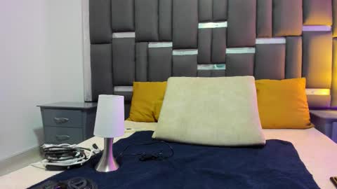 tali  online show from November 9, 7:56 pm