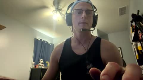 Snapshot of tallglassowater9cut459014 chatting on June 6, 3:50 pm first stream was very fun grateful for every follow and super active chat online show from June 6, 3:50 pm