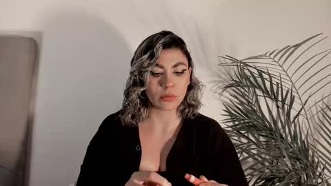 Snapshot of tamarathompsonn chatting on December 21, 2:30 am Tamara. online show from December 21, 2:30 am