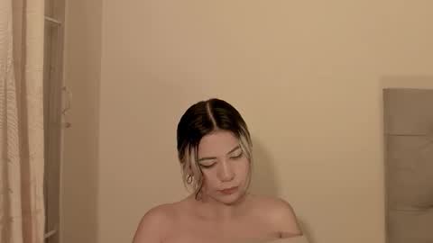 Snapshot of tamarathompsonn chatting on February 18, 11:33 pm Tamara. online show from February 18, 11:33 pm