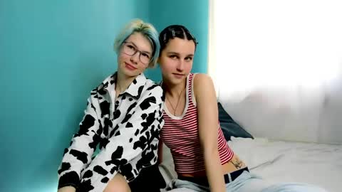 JessSara online show from May 3, 2:56 pm