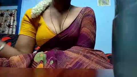 Snapshot of tamilmadhi520 chatting on May 20, 6:19 am tamilmadhi520 online show from May 20, 6:19 am