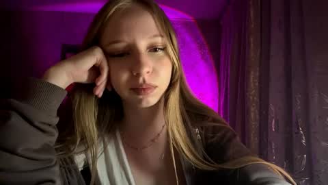 Snapshot of tammiglembocki chatting on May 6, 5:29 pm Jenny online show from May 6, 5:29 pm